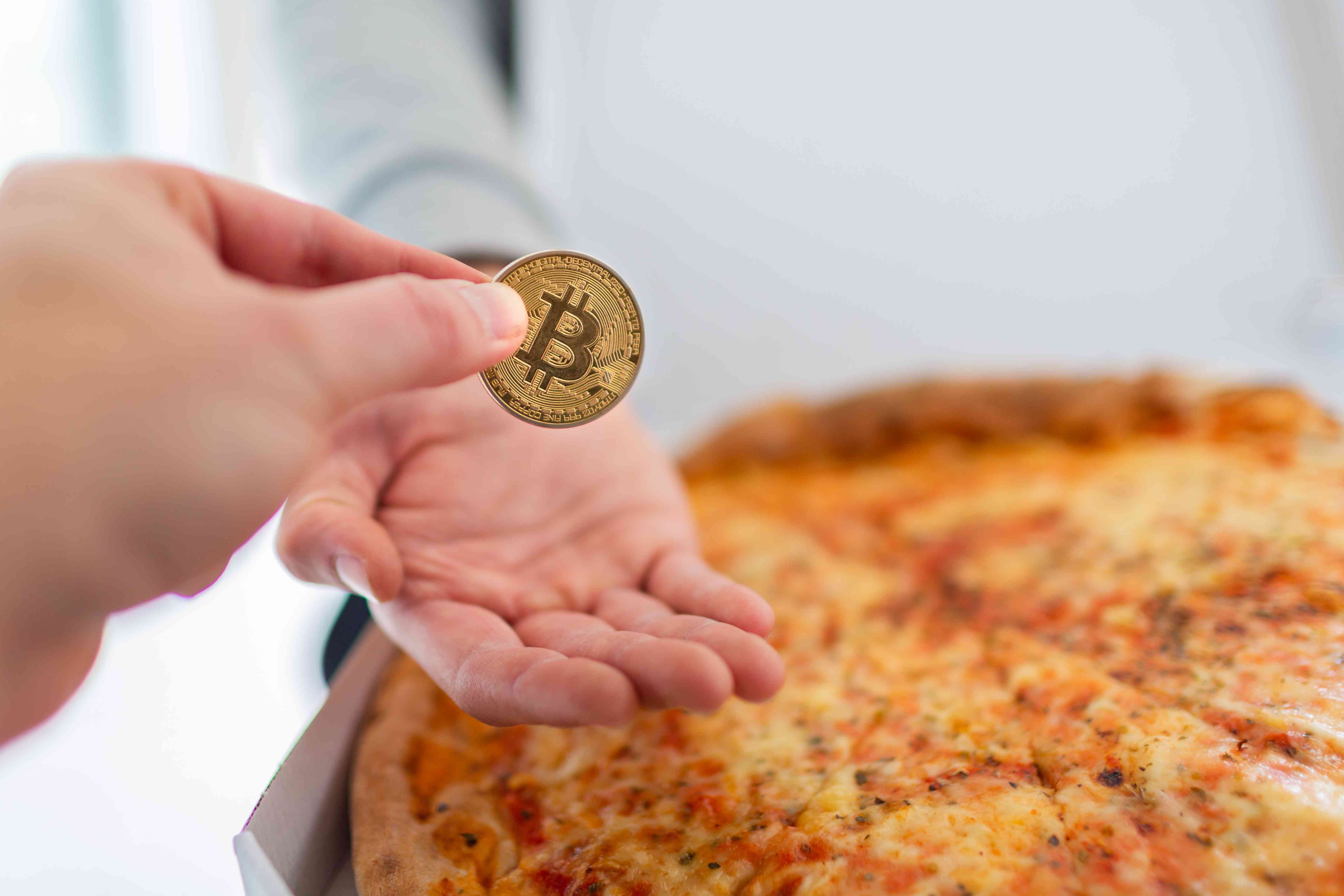 Celebrating Bitcoin Pizza Day: the Time a Bitcoin User Bought 2 Pizzas for 10, BTC