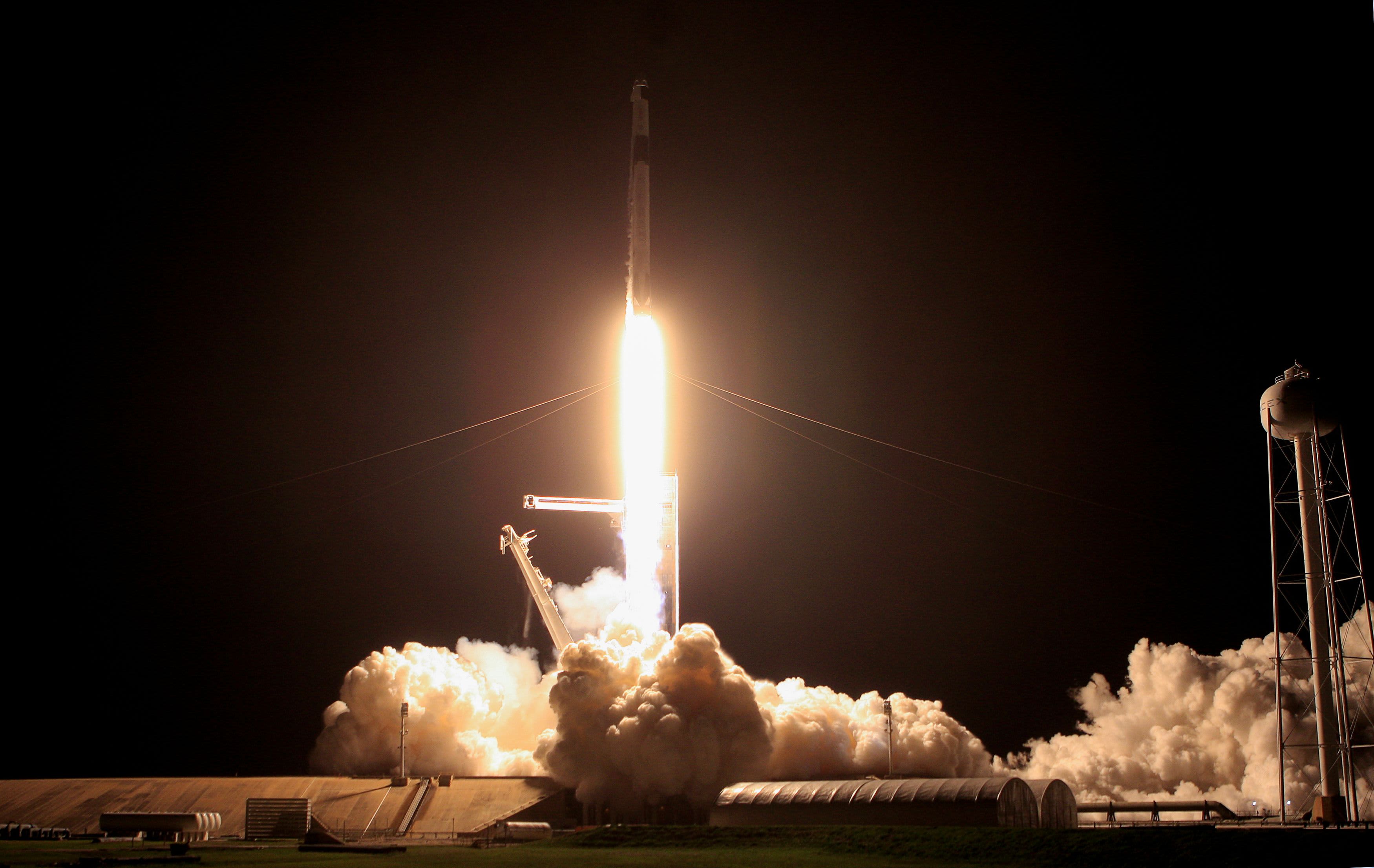 Launch of SpaceX Falcon 9 with DOGE-1 & IM-1/Nova-C - ostrov-dety.ru