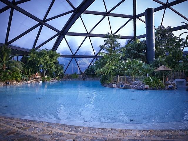 Subtropical Swimming Paradise | Water Park Holidays | Center Parcs