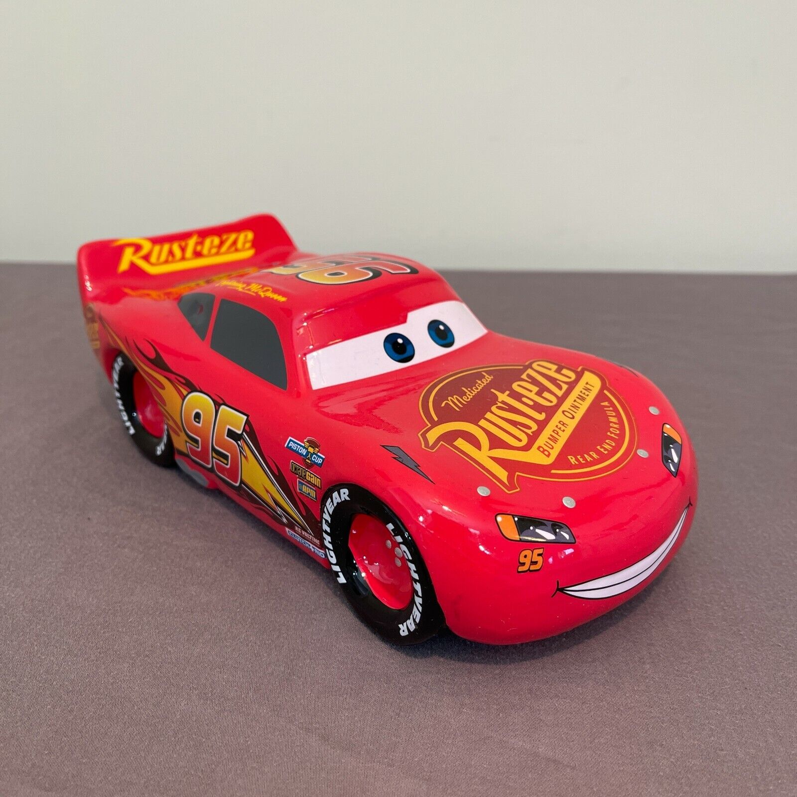 Lightning Mcqueen Coin Bank Cake – Mister Baker