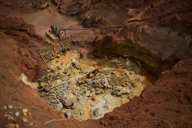 54 dead in a landslide that buried a gold-mining village in south Philippines - Times of India