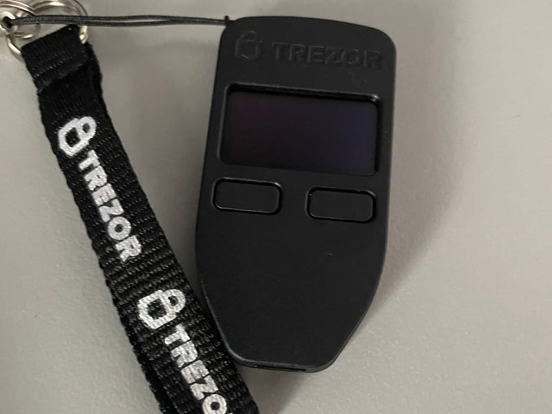 Hardware wallet comparison Ledger, Trezor, BitBox