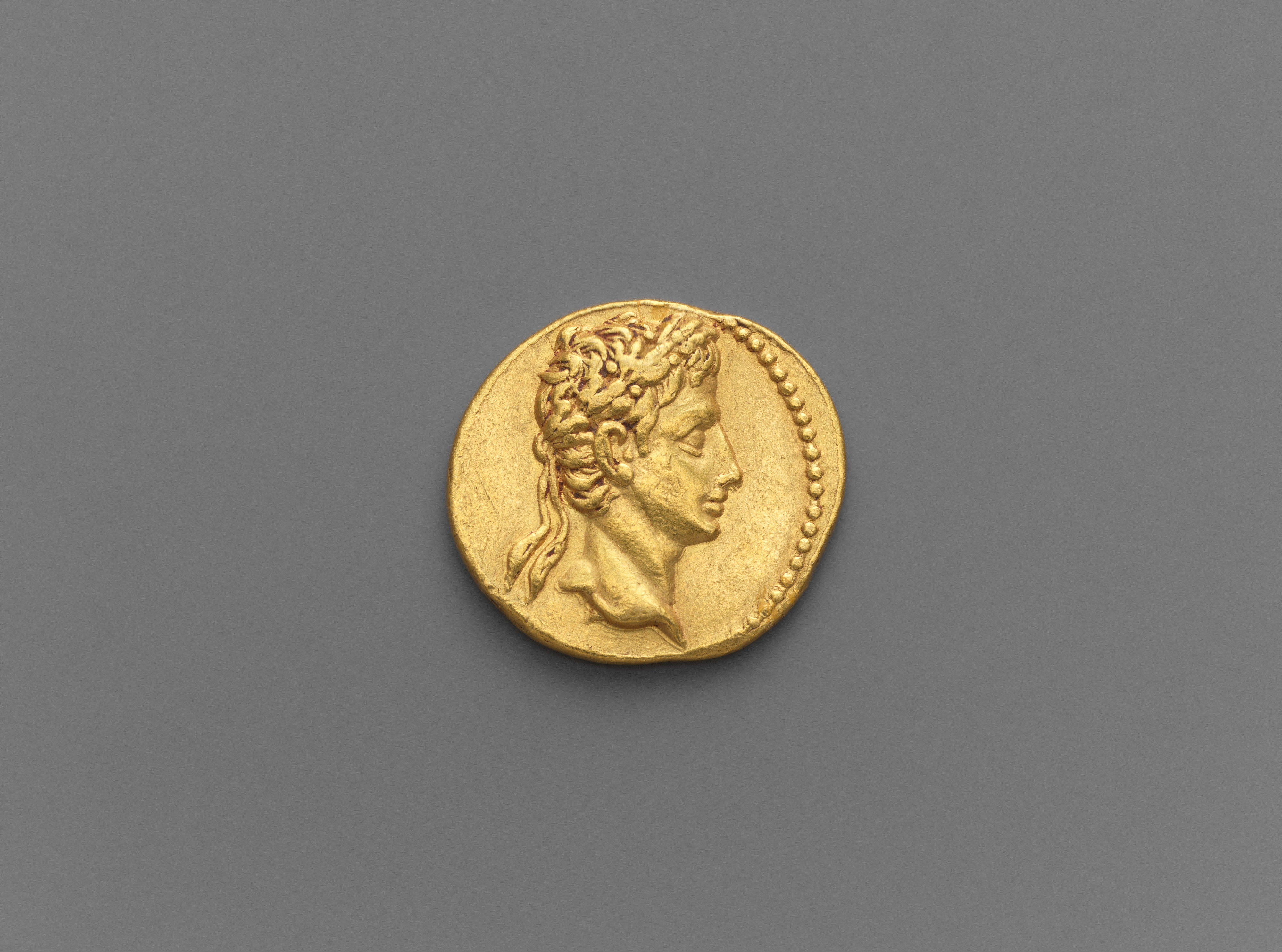 Super rare Roman gold coin of the Emperor Augus | Noonans Mayfair