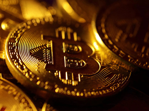 Benefits and Risks of Trading Forex With Bitcoin