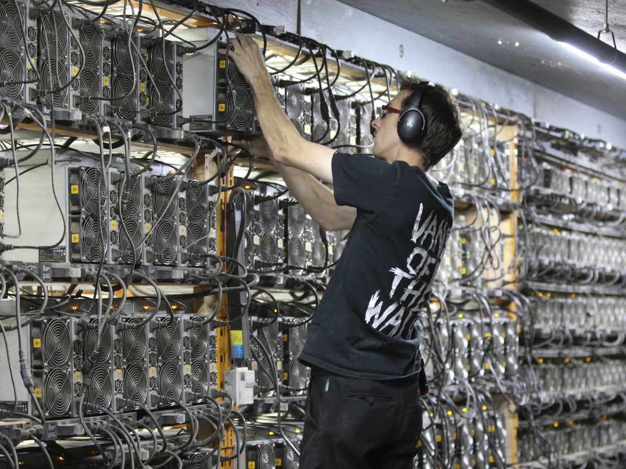 Bitcoin Miner Photos and Premium High Res Pictures - Getty Images