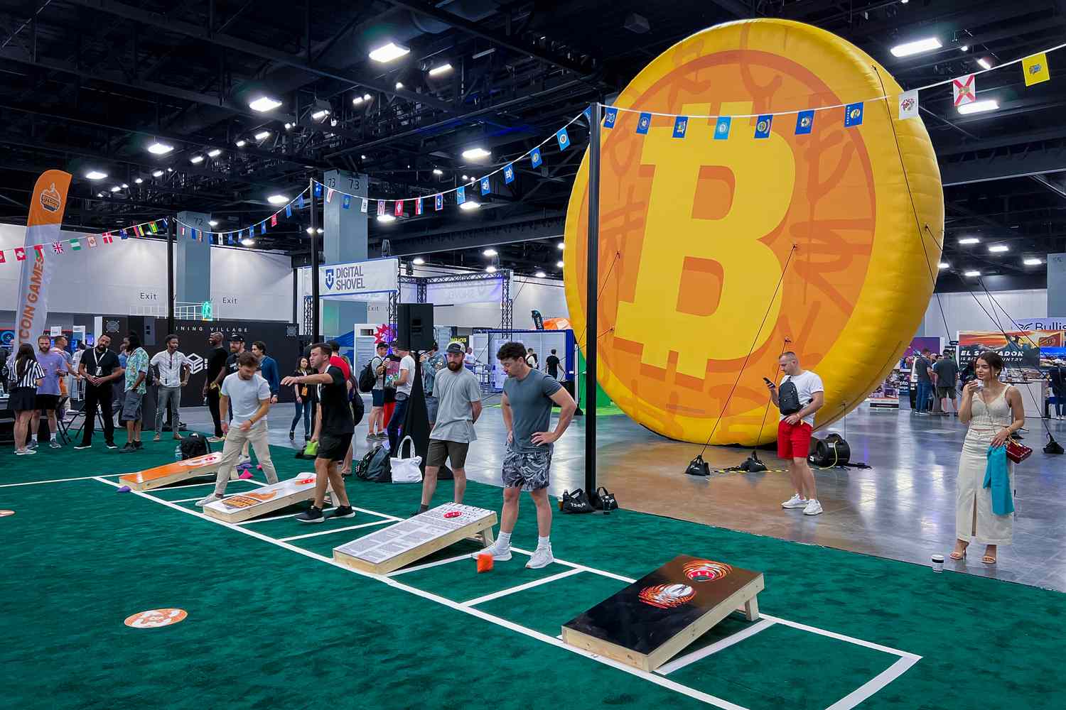 Bitcoin Attendees in Miami Blame Bear Market Vibes for Lower Attendance