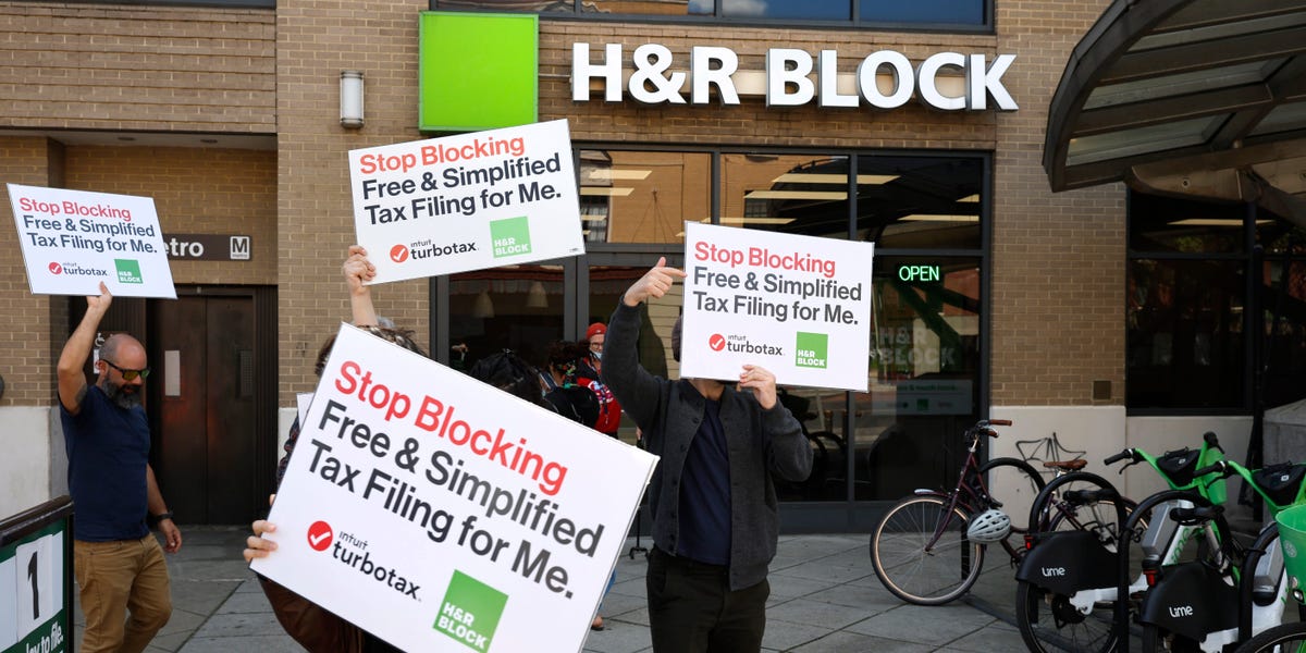 H&R Block vs. TurboTax vs. Jackson Hewitt: What’s the Difference?