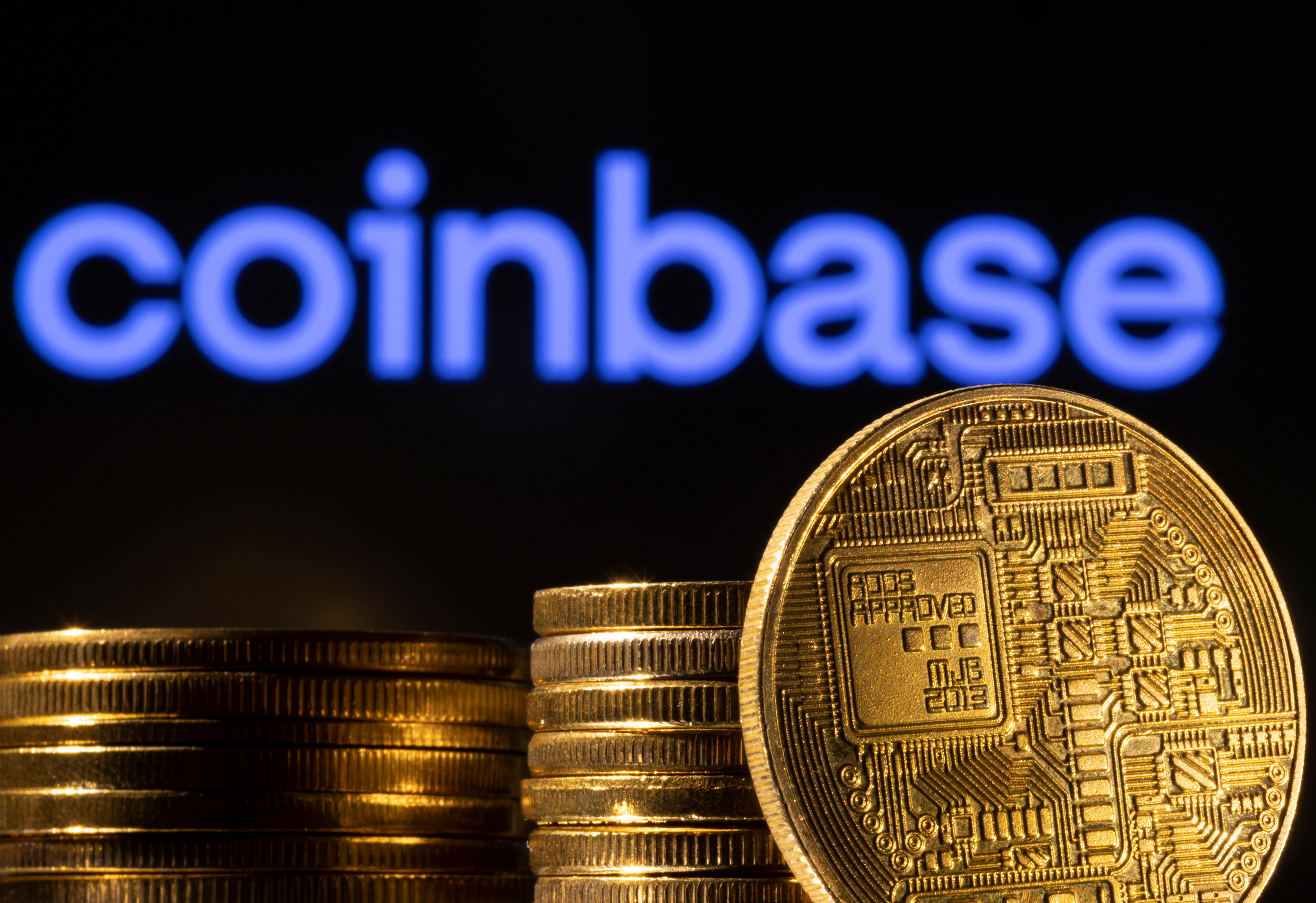 SEC sues Coinbase for allegedly acting as an unregistered crypto broker | CNN Business