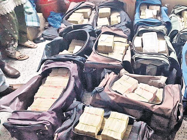 Hawala Racket: Hawala Racket Busted, ₹l Cash Recovered | Hyderabad News - Times of India