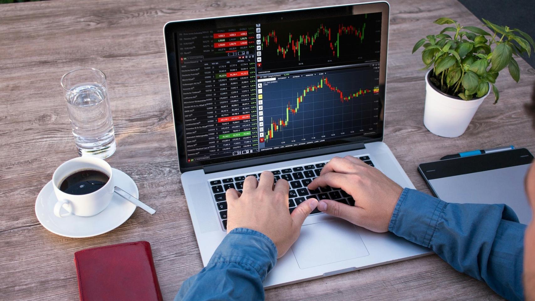 9 Best Laptop For Stock Trading | Top Picks for Traders